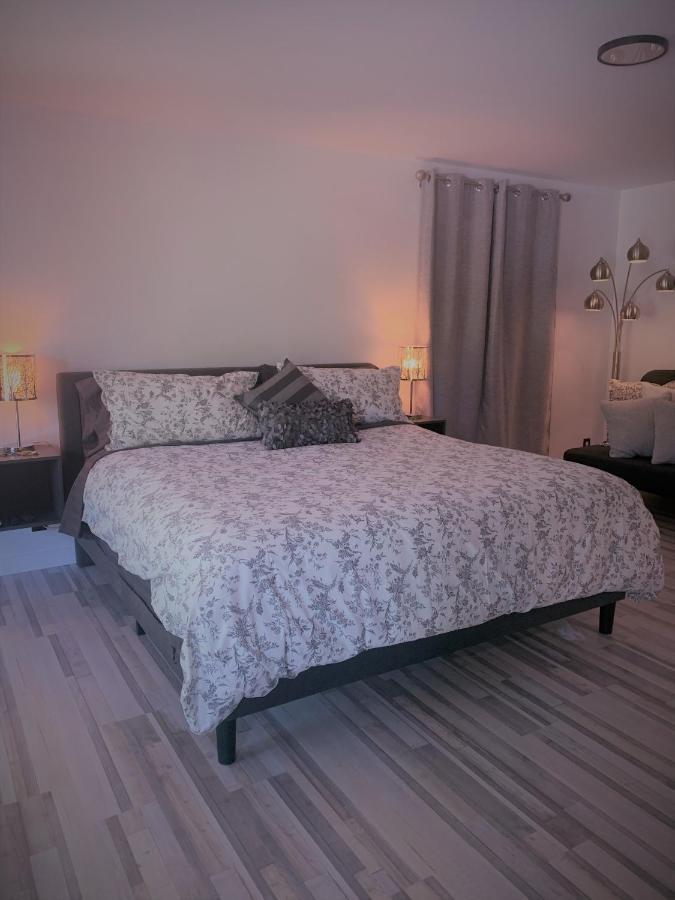 La Boheme - Bed & Breakfast Bromont Bagian luar foto
