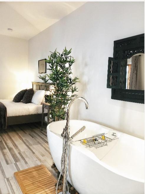 La Boheme - Bed & Breakfast Bromont Bagian luar foto